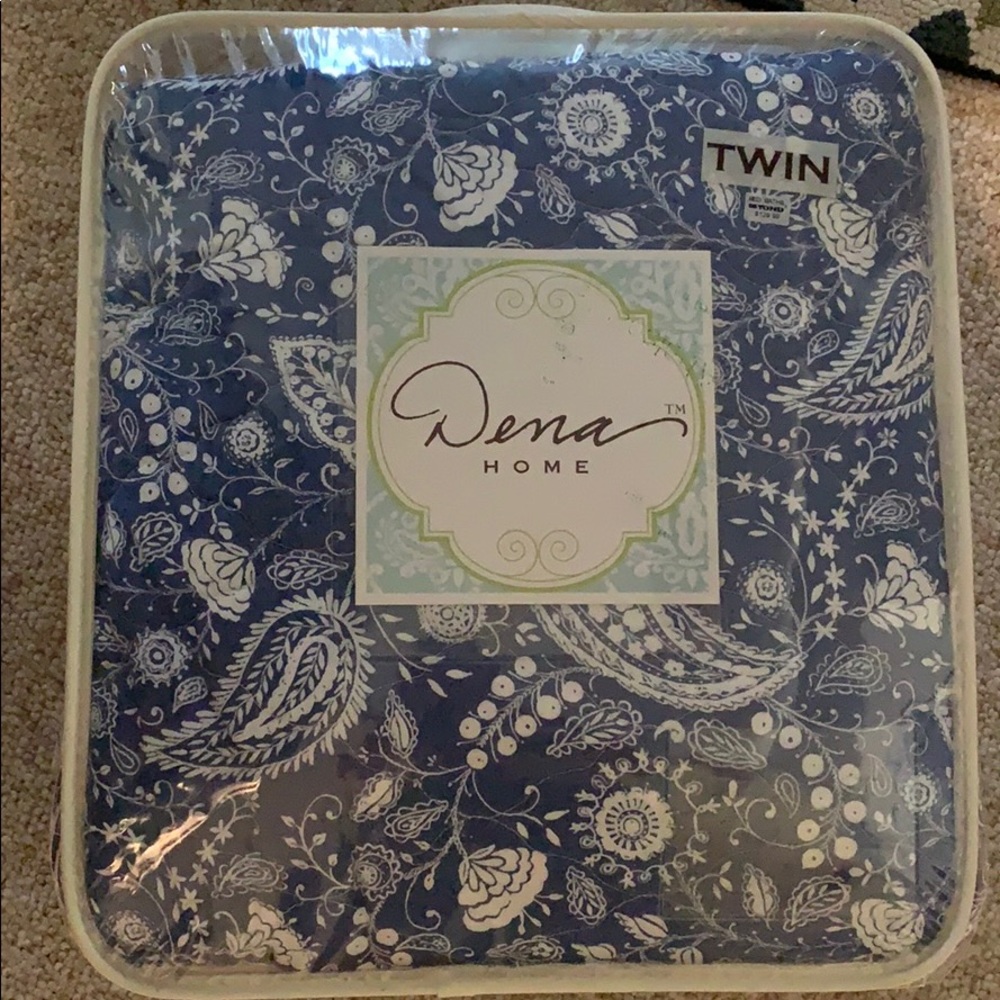 Dana home double-sided twin quilt